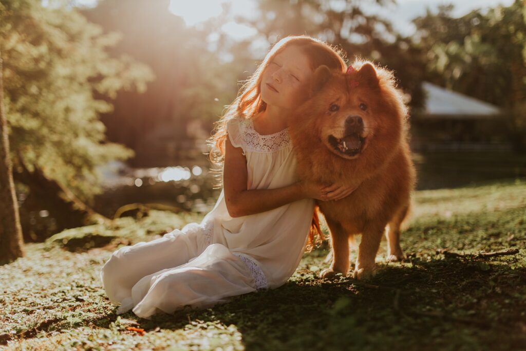 What behavioral techniques can be used to discourage dogs from seeking out seafood?